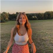 Je compte aider de jeunes élèves dans leurs devoirs de vacances et ce dans le sérieux et la bonne humeur